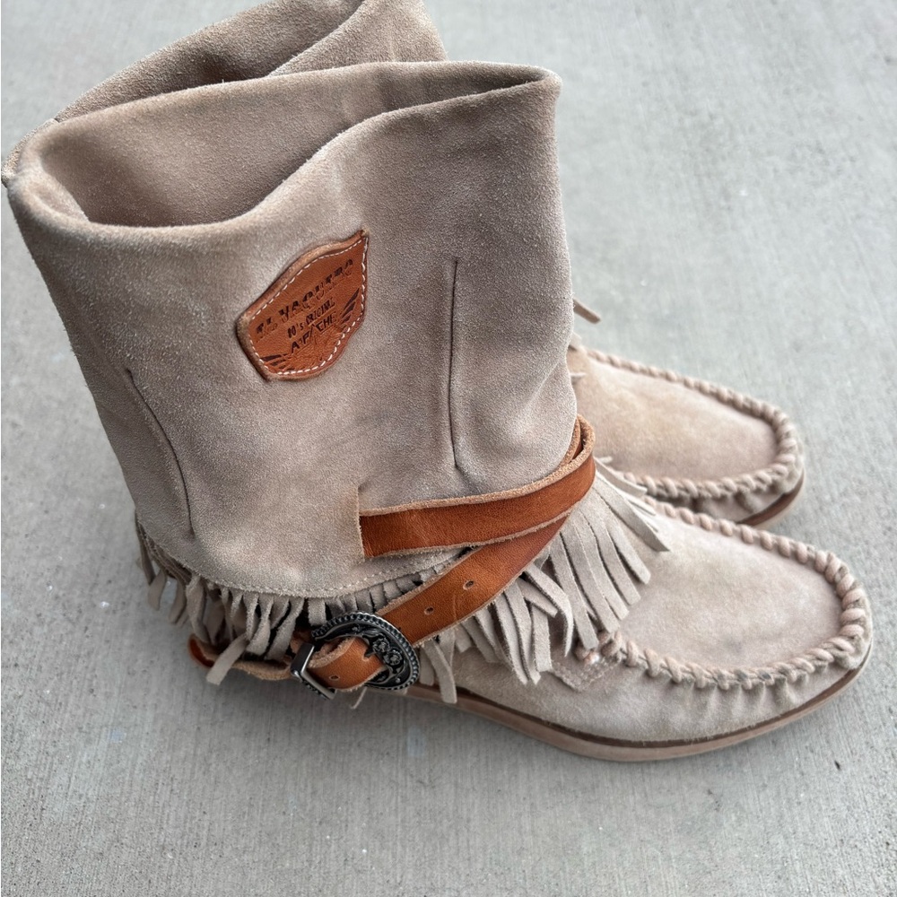 El Vaquero Fringe Suede Wedge Boots in Taupe
